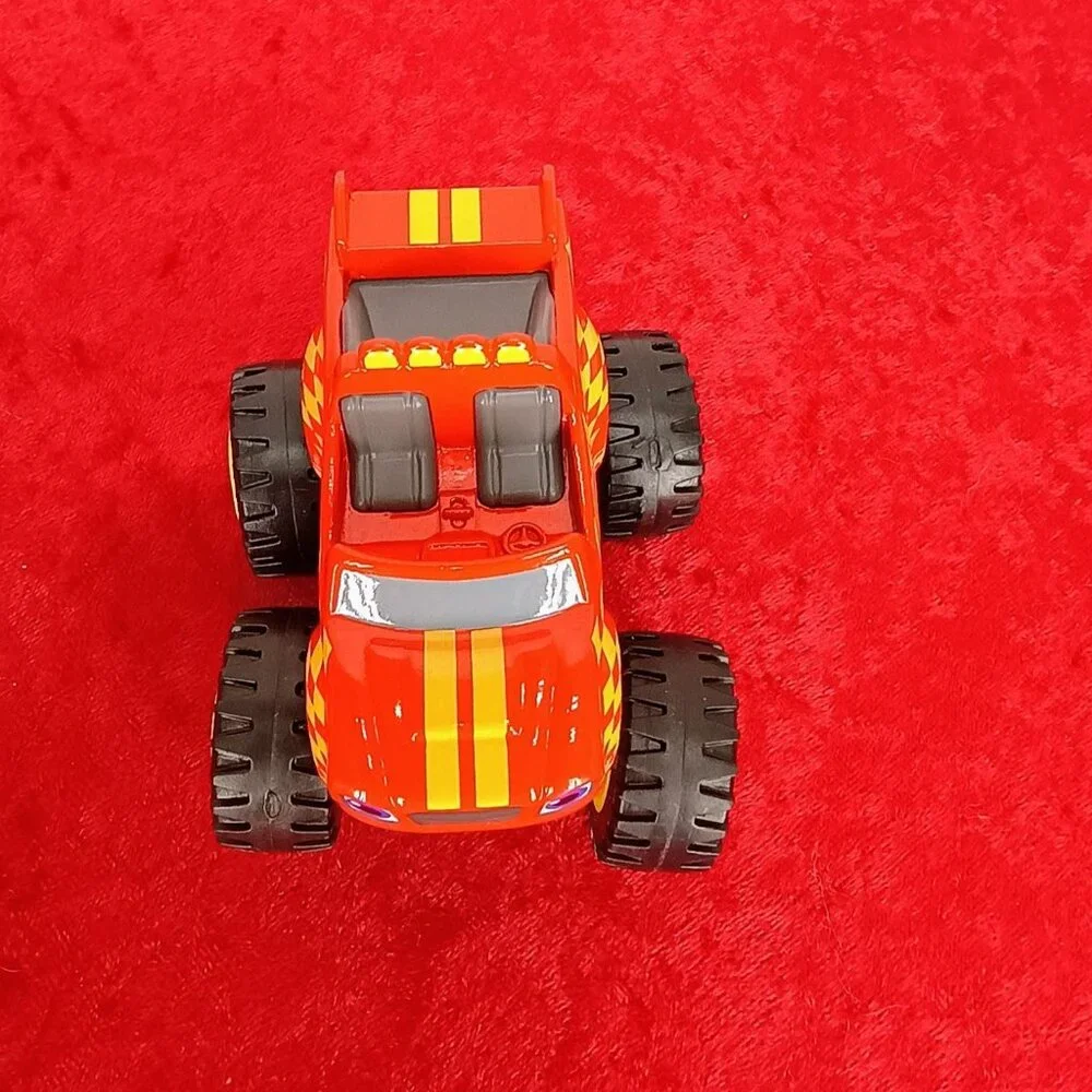 Fisher-Price Blaze & The Monster Machines Racing Flag Stripes Monster Truck‎ Toy